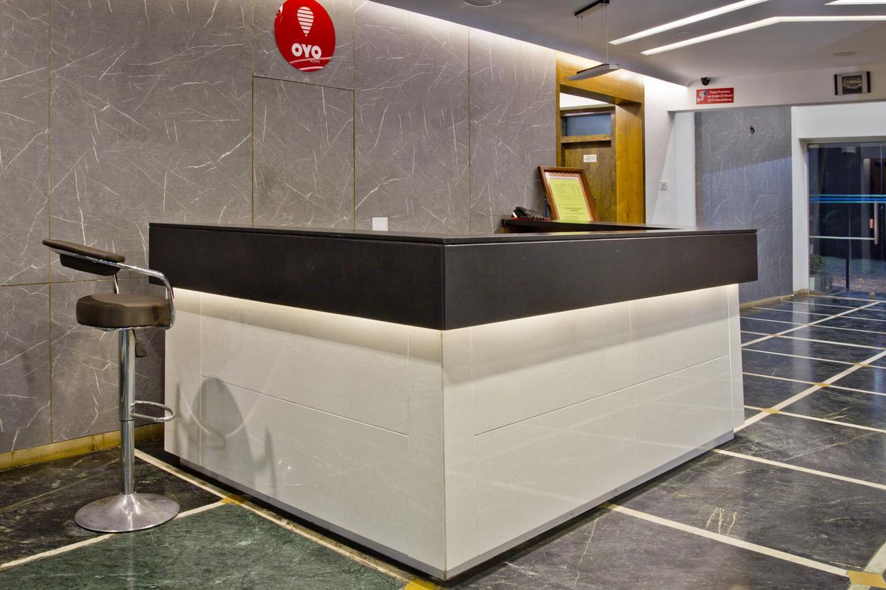 Hotel Executive Surat Exterior foto